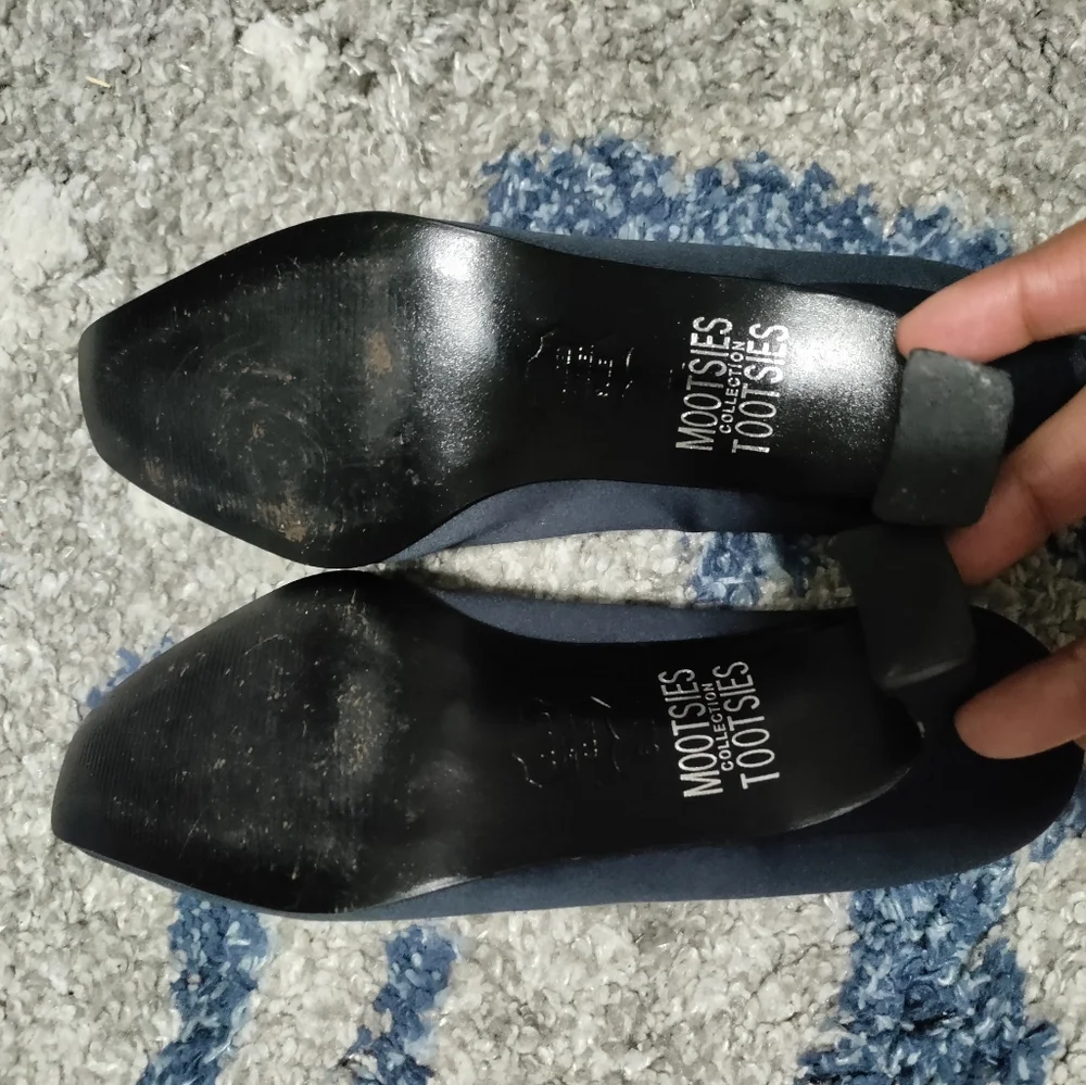 Mootsies Tootsies navy satin heels size 6